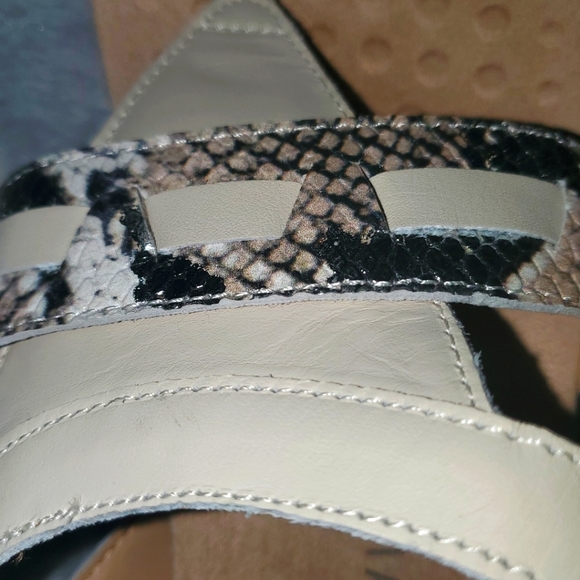 Vionic Womens Lupe Flat Cream Boa Ankle Strap Sandals Size 6 - Picture 5 of 7